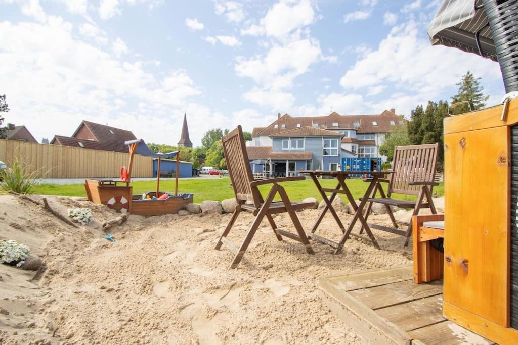 Ferienwohnungen Fehmarn Mit Parkplatz In Petersdorf Exterior foto